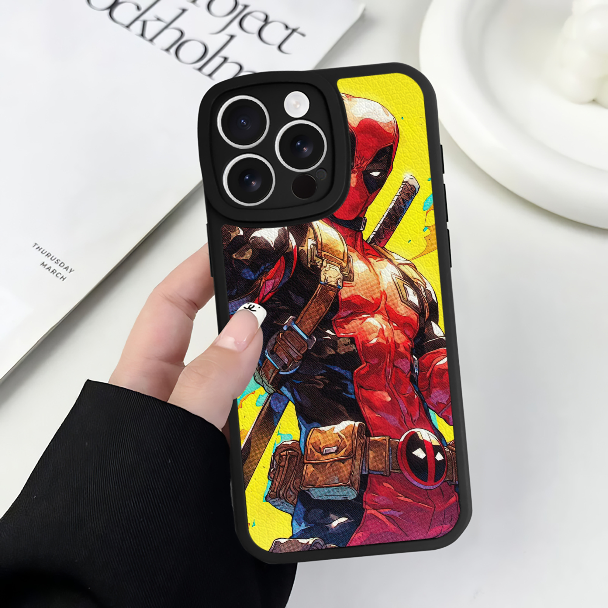 （画像用） Deadpool デッドプール 【iPhone 16シリーズ対応】シリコンスマホケース（レザー調） 材質：シリコン